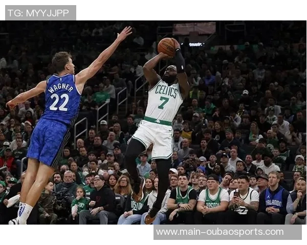 杰伦布朗首节表现惊艳全场5投全中砍下13分2助助力球队进攻 杰伦布朗首节表现惊艳全场5投全中砍下13分2助助力球队进攻