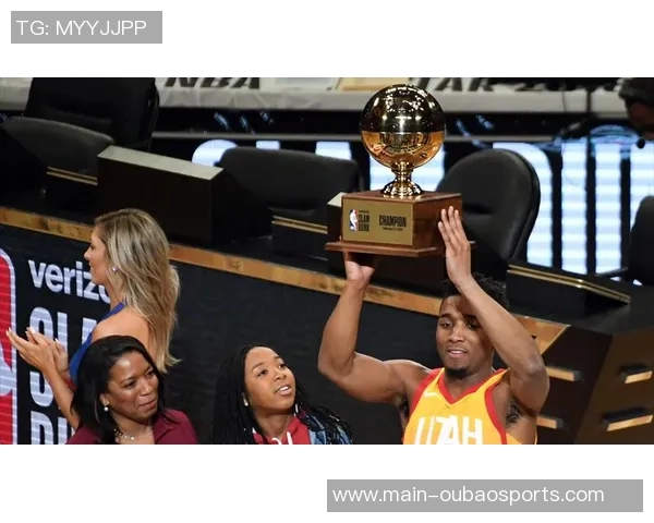 米切尔上半场表现惊艳11投8中轻松拿下18分4篮板2助攻助力球队奋勇争先