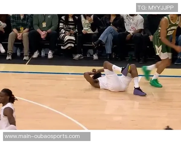 哈登遭遇痛苦倒地引发美媒调侃称其碰瓷行为实在无耻